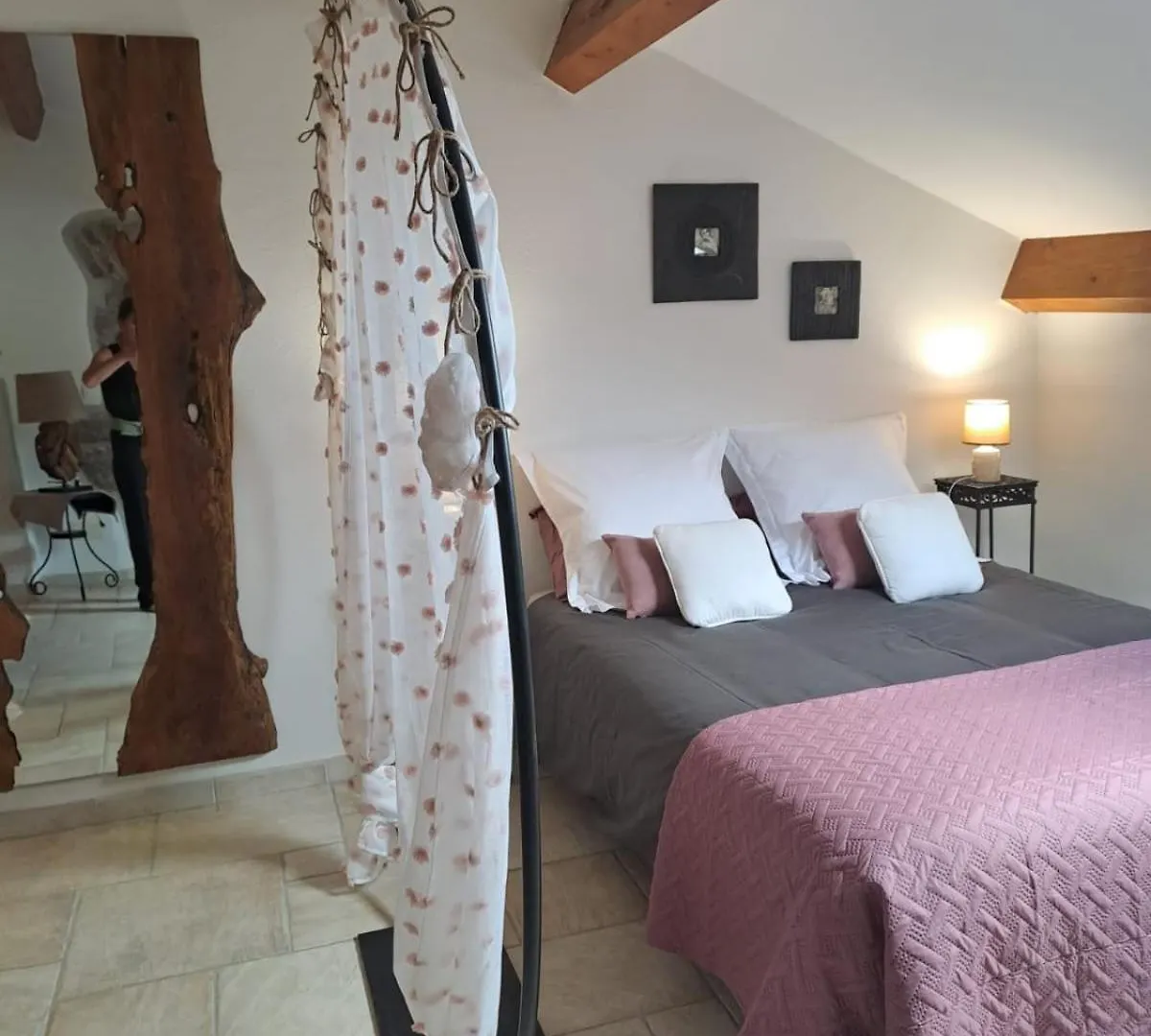 L Antre De Pierres - Chambres D'Hotes Et Gites Berrias-et-Casteljau 0*,