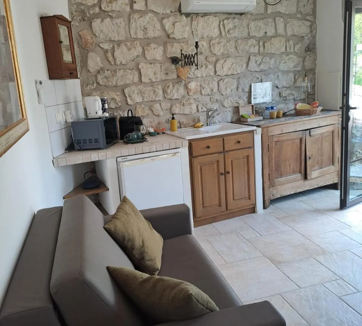 L Antre De Pierres - Chambres D'Hotes Et Gites Berrias-et-Casteljau France